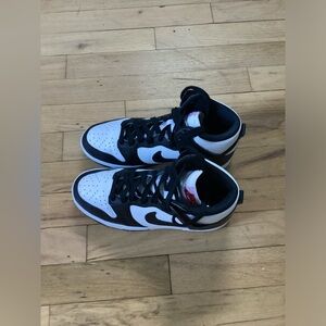 jordans nike black and white😇